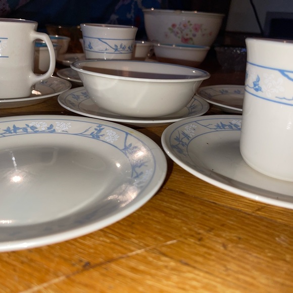 Corelle tea /coffee cups w saucers blue flowers - Picture 7 of 8